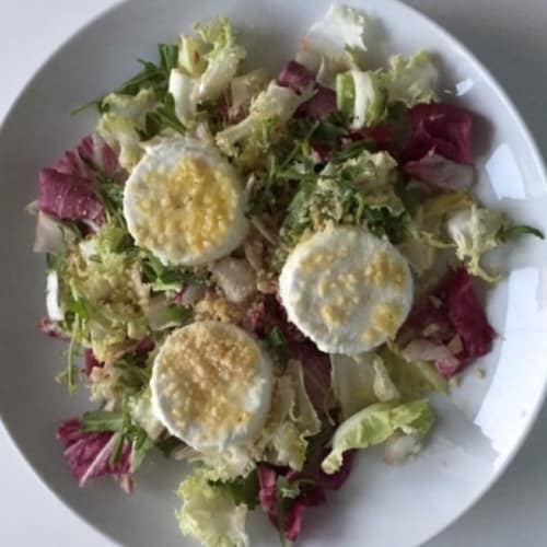 Ensalada de cabras, almendras y miel