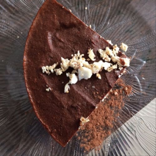 cruda torta al cioccolato vegan di