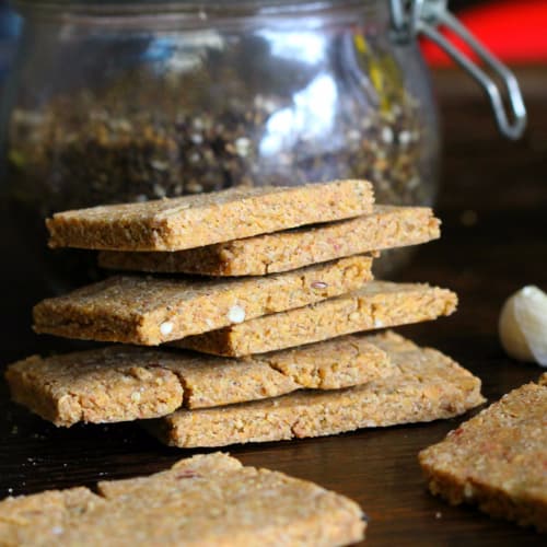 Biscotti con aglio e farina di lenticchie