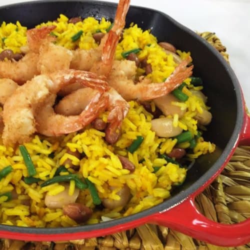 Yellow roasted rice with fantasy of beans and coconut shrimp