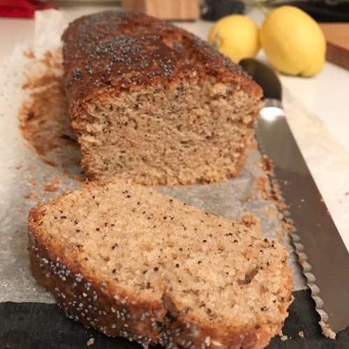 Plumcake vegan with the smell of lemon, yogurt and poppy seeds