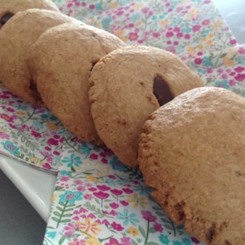 Biscuits with oatmeal and chocolate flakes