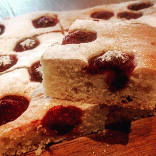 Torta schiacciata ai lamponi e cioccolato bianco