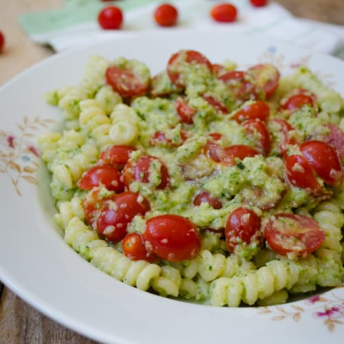 Zucchini pasta with cherry tomatoes