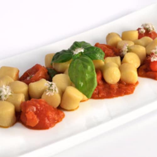 Potato gnocchi in raw tomato sauce