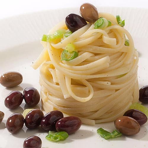 Linguini con aceitunas Taggiasca y puerro