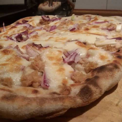 atún pizza y cebolla roja