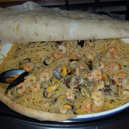 Spaghetti with rocks in crust