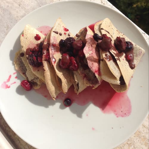 Crêpes ripiene con frutti di bosco