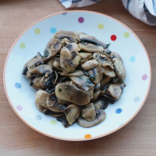 Mushrooms Champignon garlic and parsley