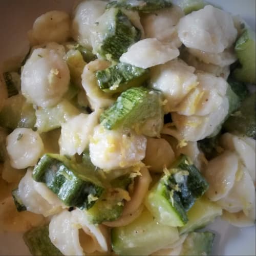 ORECCHIETTE con calabacín. Menta y limón Yogur