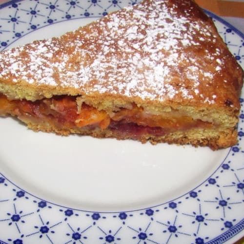 Double-layer peach tart and fruit preserves