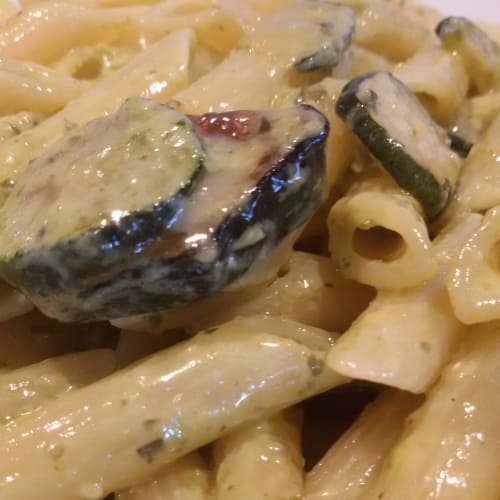 pesto penne y calabacín