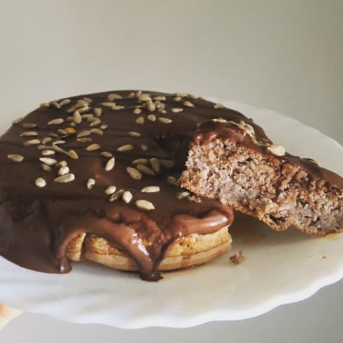 Panqueques con coco y castañas con crema de chocolate y semillas de girasol