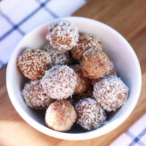 Energy balls with dried figs and honey