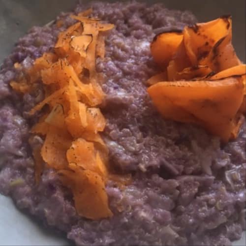 Risotto of quinoa with purple cabbage and pumpkin