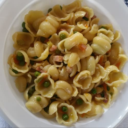 Pasta and peas in white