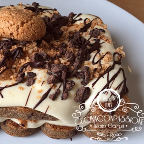 Tiramisu con el chocolate y amaretti