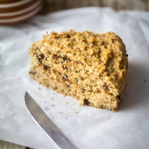 Torta al cocco vegana con gocce di cioccolato