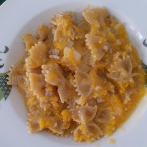 Farfalle con calabaza rayada