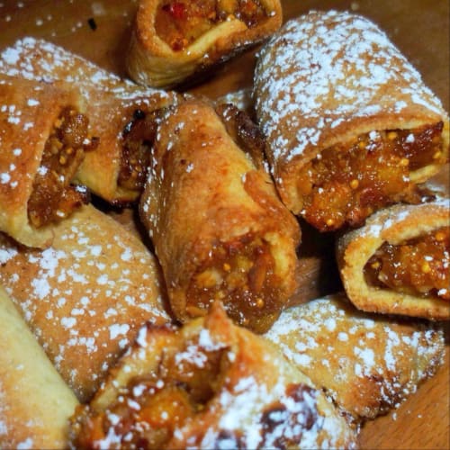 Baked biscuits with orange and dried figs