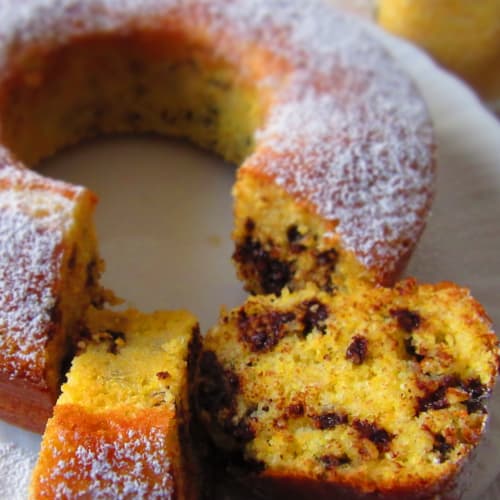 Ciambella Con Farina Di Mais E Gocce Di Cioccolato (dolce soffice da c