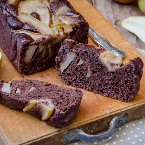 Plumcake with pears and cocoa