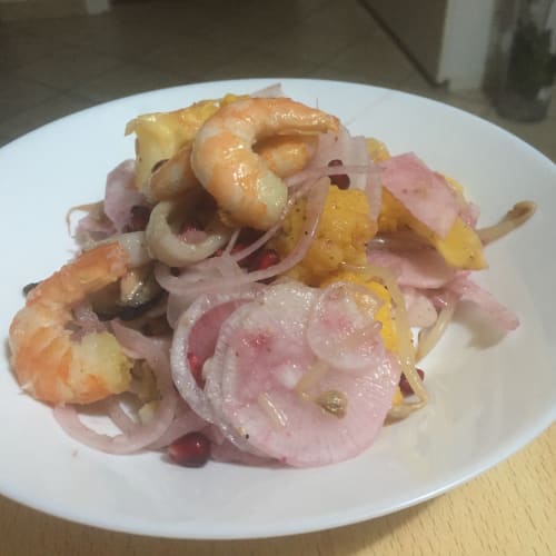 ensalada de mariscos con la granada