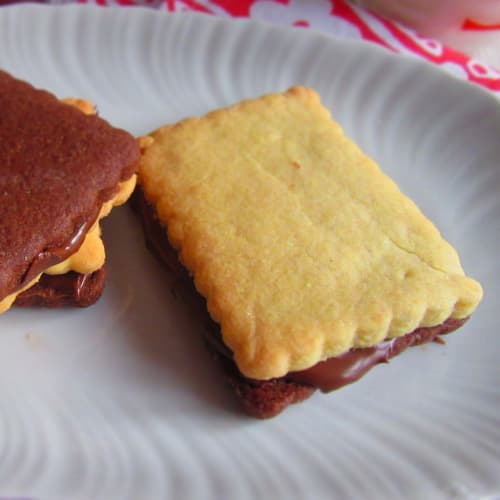 Two-color nutella biscuits