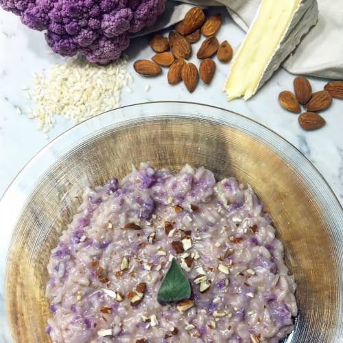 Risotto con la coliflor púrpura, brie y almendras