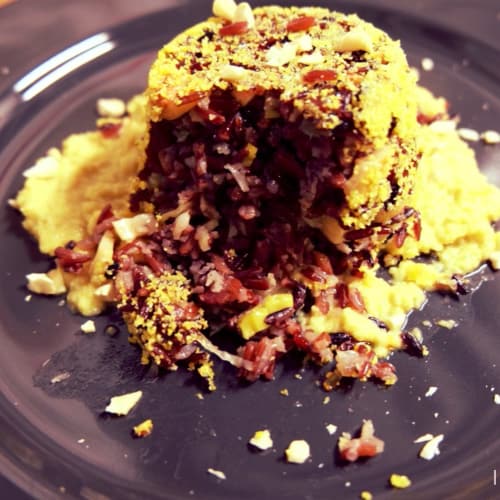 tarta de arroz rojo con la alcachofa