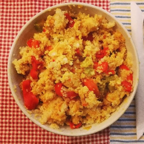 Especias cuscús con pollo y verduras