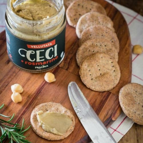 Crakers di grano con vellutata di ceci e rosmarino