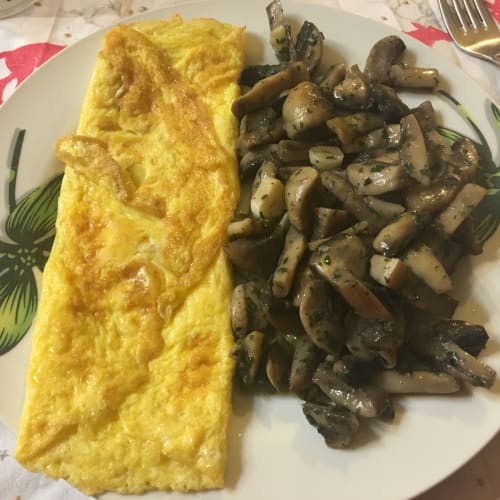 Omelette and mushrooms