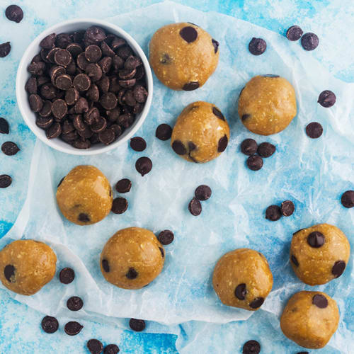 Energy balls with a sweet dough flavor