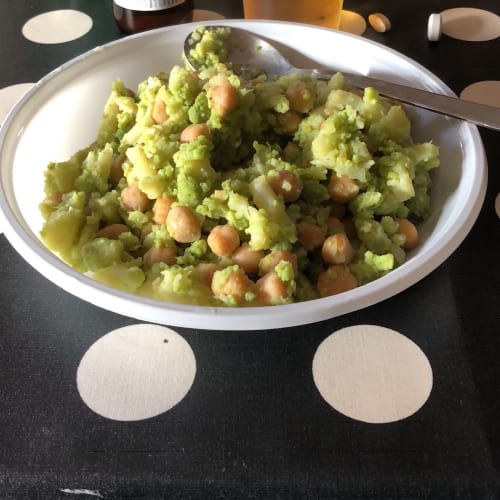 Chickpeas and Romanesco broccoli