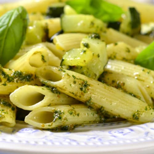 Pasta with zucchini and pistachios