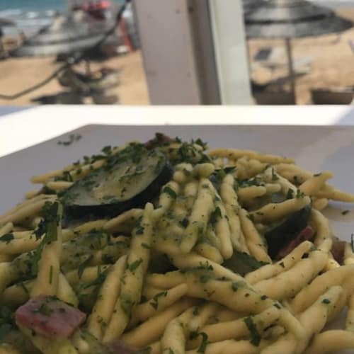 Trofie , crema di zucchine e pancetta croccante