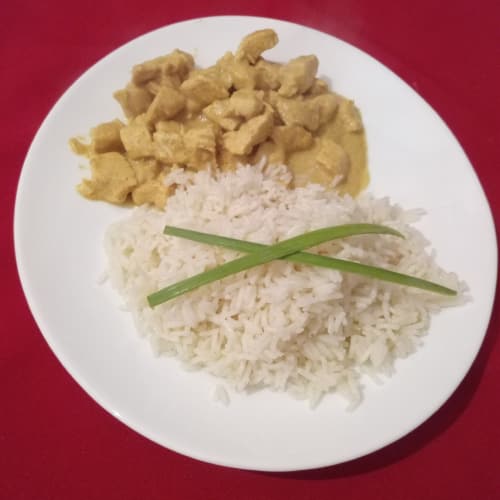 Chicken with yogurt and curry