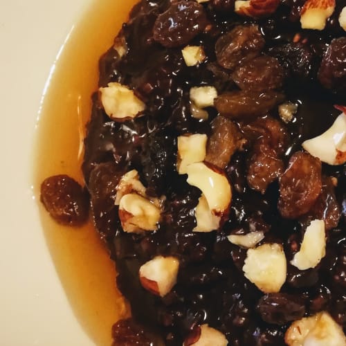 Porridge and cocoa, raisins and honey