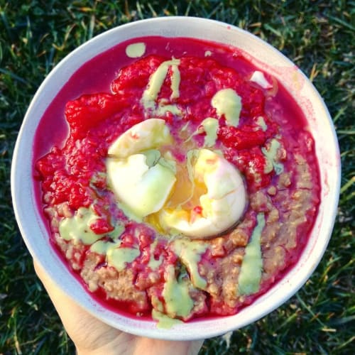 Porridgeporn egg and raspberries