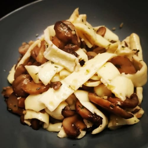 Egg whites tagliatelle with mushrooms