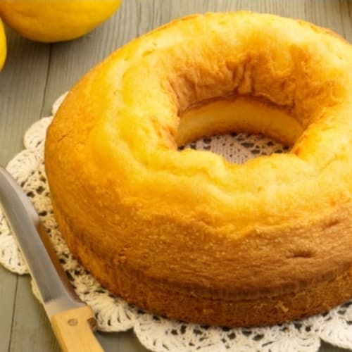 Soft lemon-scented cake