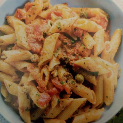 Penne integrali con acciughe e capperi