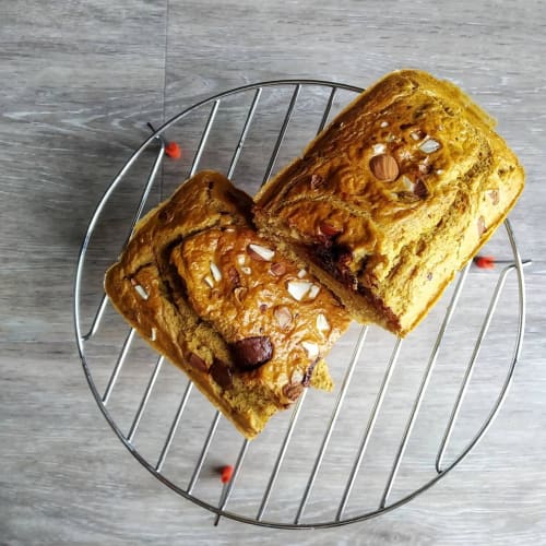 Bizcocho de almendras con corazón de chocolate