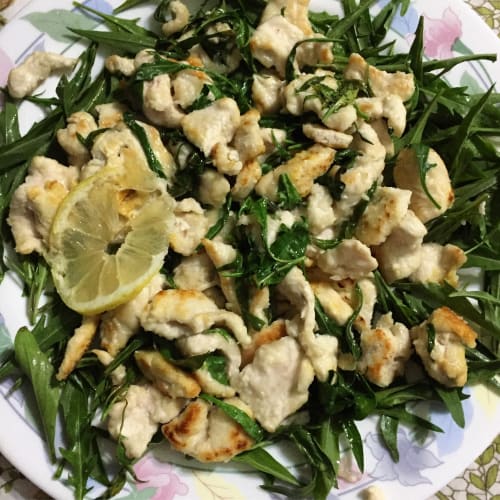 Chicken strips, rocket and lemon