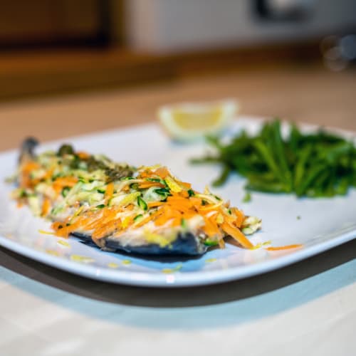 Filetto di Sgombro al Vapore con Carote e Zucchine