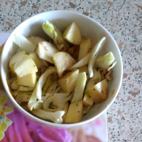Ensalada de hinojo, nueces y manzana