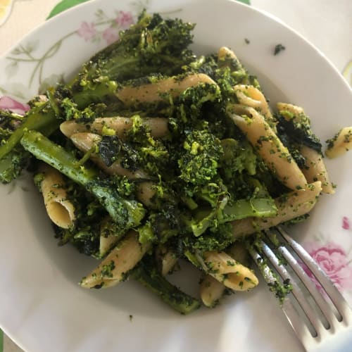 Whole wheat penne with broccoli