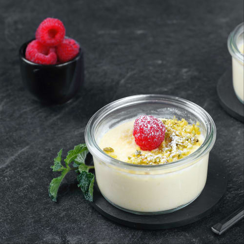 crème brûlée con pistachos y frambuesas